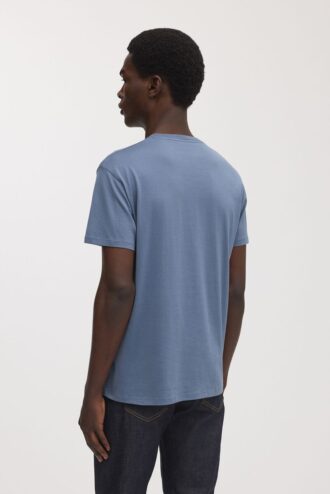 Den lätta T-shirten