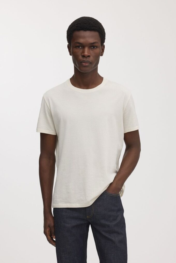 Den lätta T-shirten