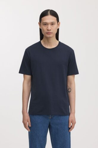 Den lätta T-shirten