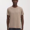 Den lätta T-shirten