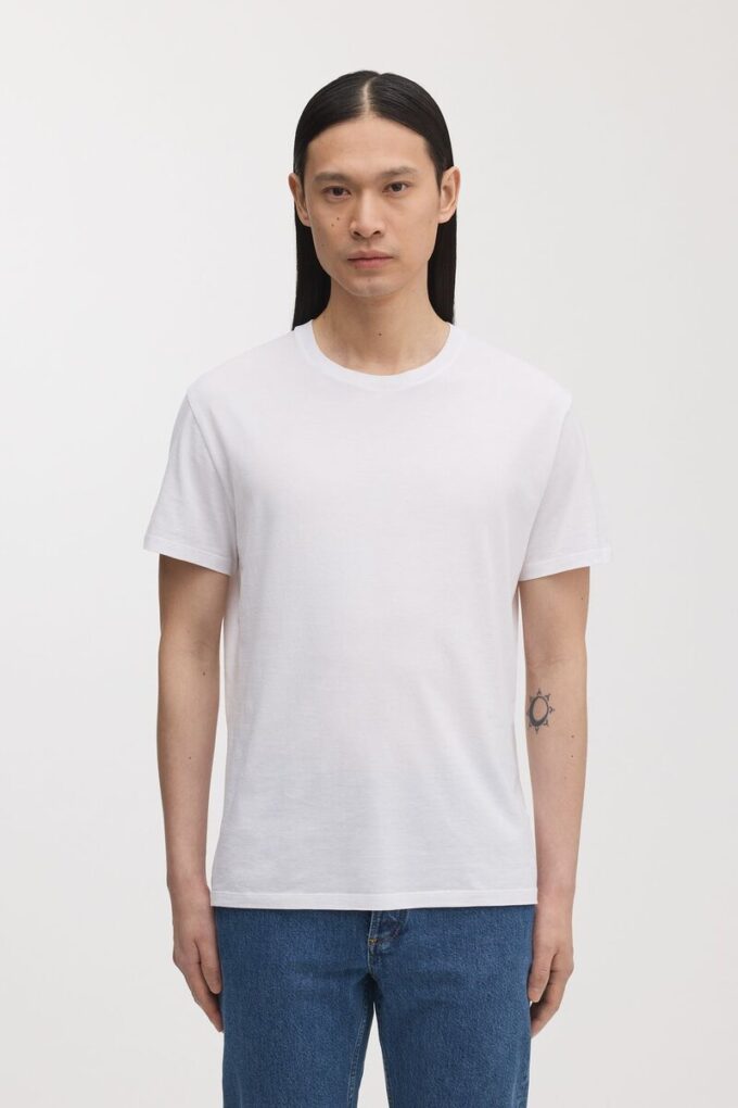 Den lätta T-shirten