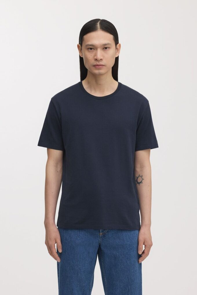 Den lätta T-shirten