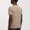 Den lätta T-shirten