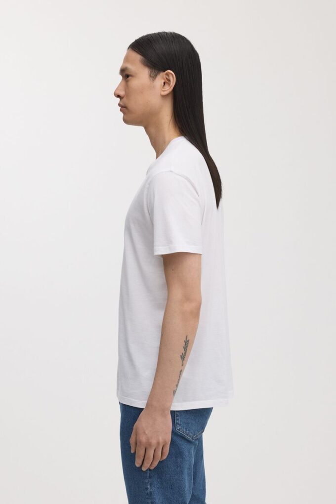 Den lätta T-shirten