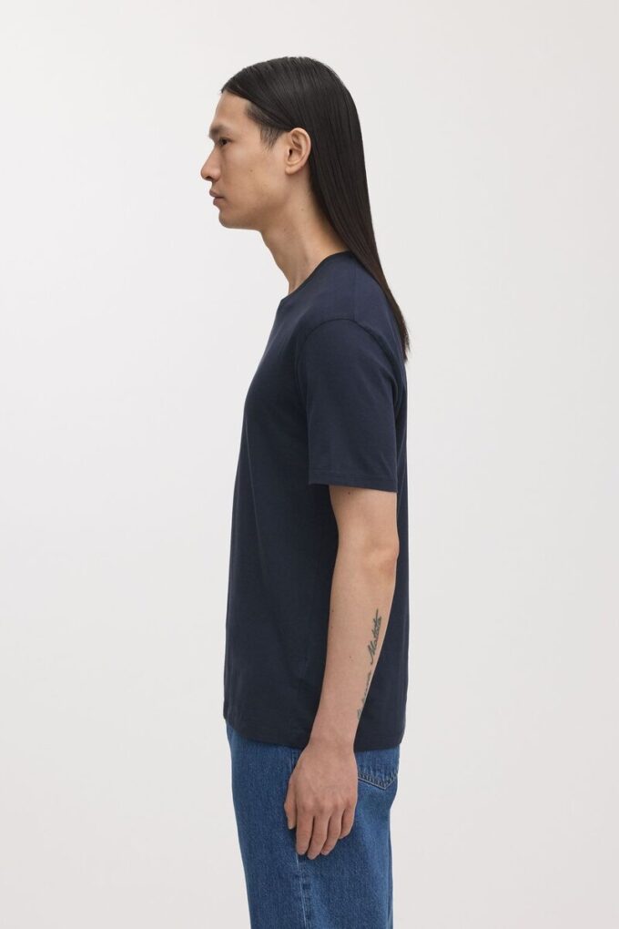 Den lätta T-shirten