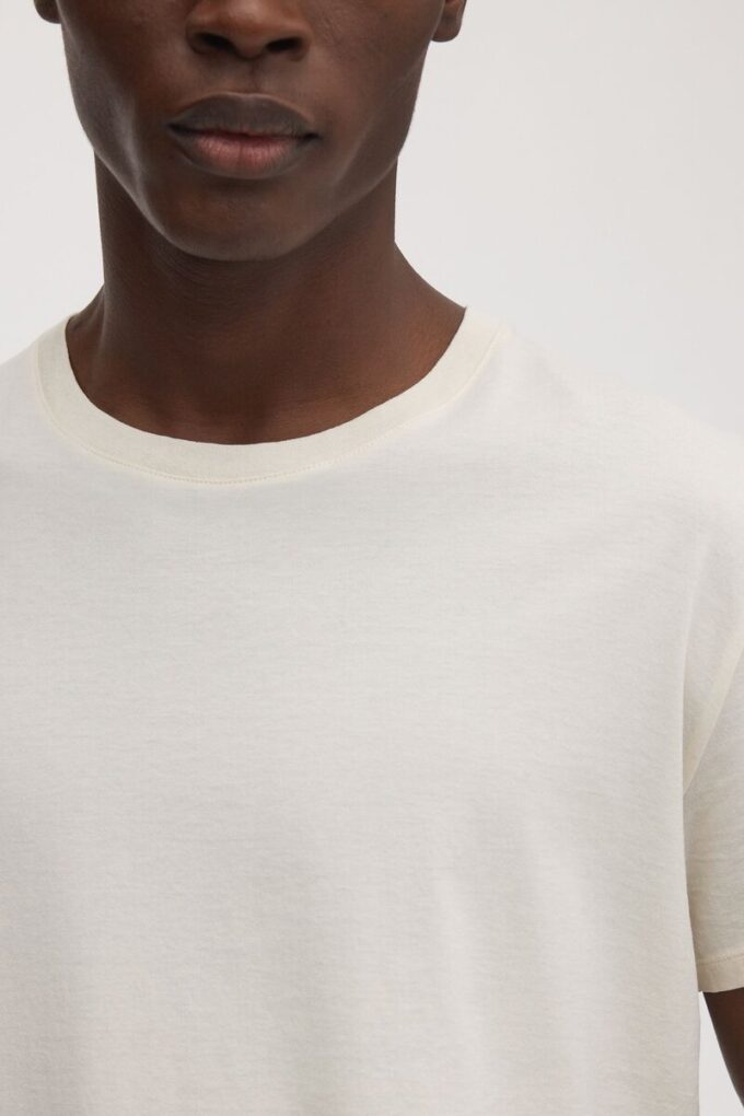 Den lätta T-shirten