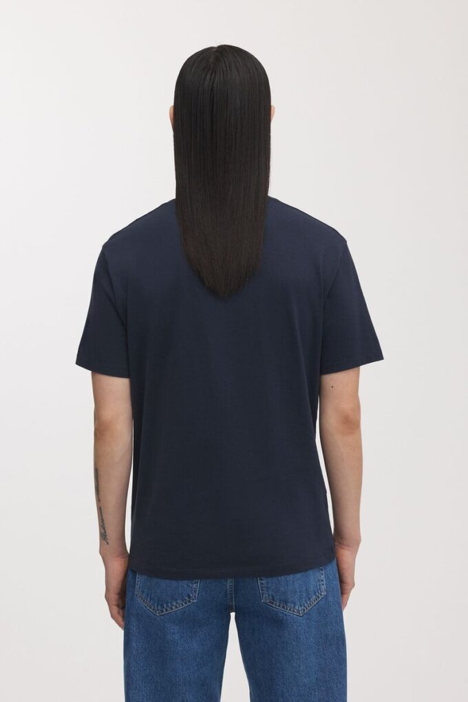 Den lätta T-shirten