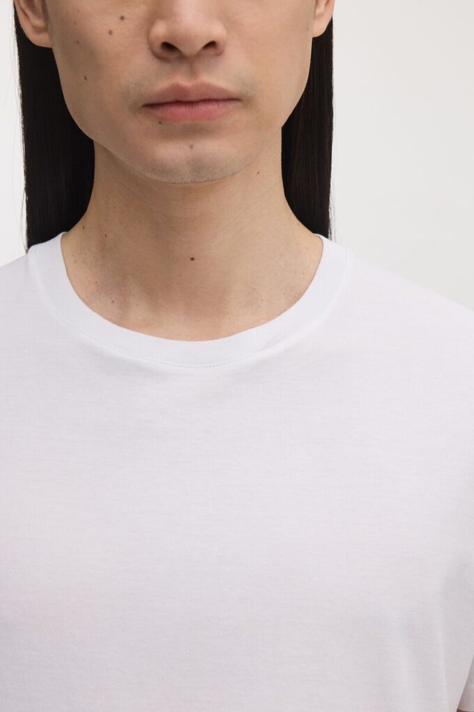 Den lätta T-shirten