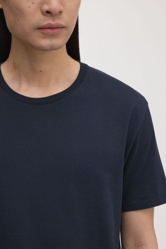 Den lätta T-shirten