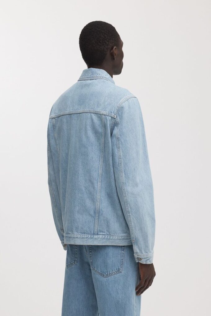 Den tvättade jeansjackan Den tvättade jeansjackan