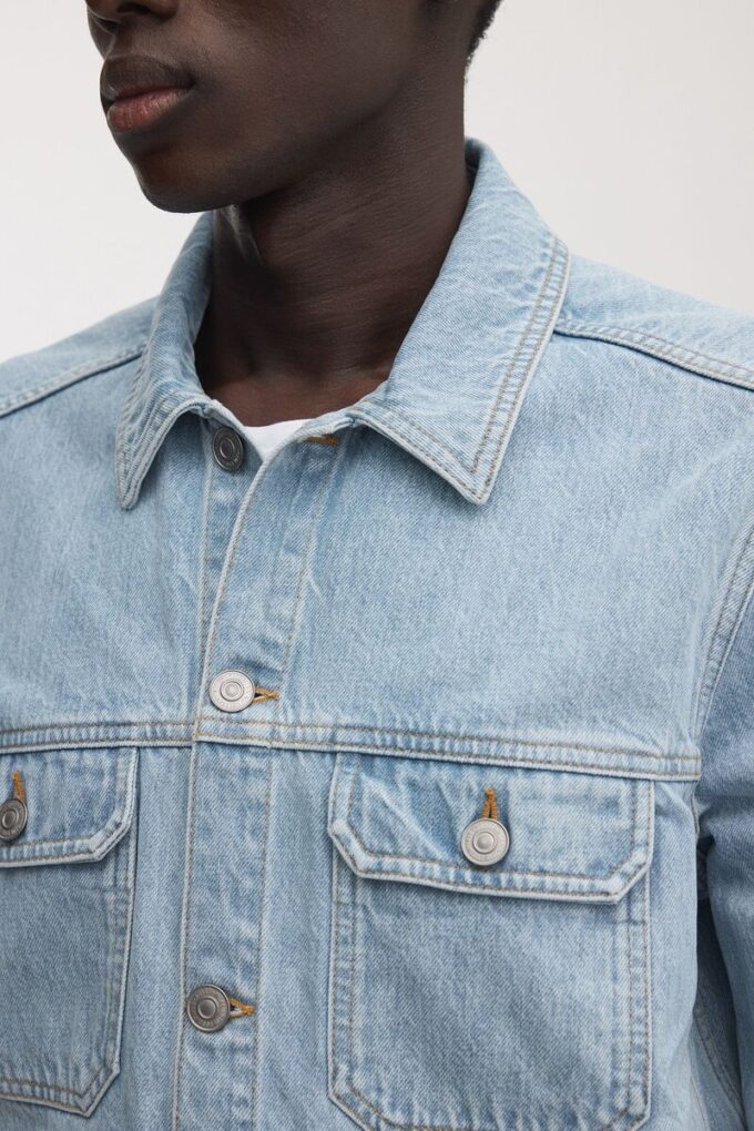 Den tvättade jeansjackan Den tvättade jeansjackan