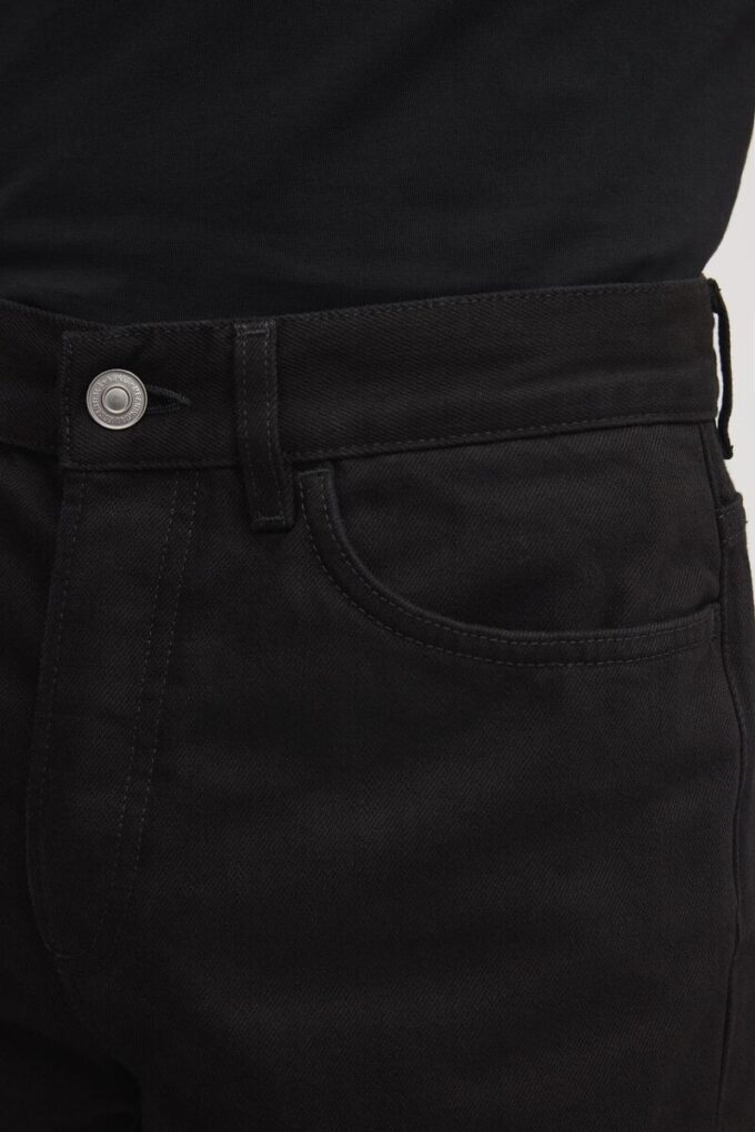 The Regular Jeans The Regular Jeans
